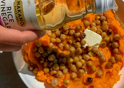 Whipped sweet potatoes with crispy chickpeas | Nakano Flavors